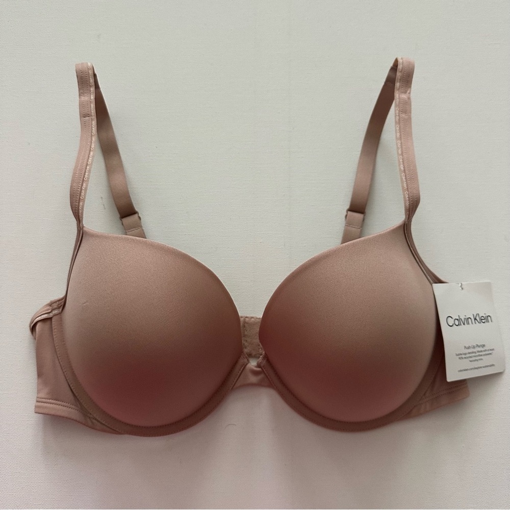 Calvin Klein Nude Push Up Plunge Bra Size 38C